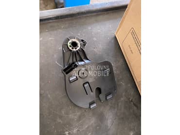 B8  rucica za otvaranje haube za Audi A4, A5 od 2007. do 2016. god.