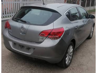 Opel Astra J 1.7 -  kompletan auto u delovima
