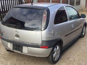 Opel Corsa C GSI -  kompletan auto u delovima