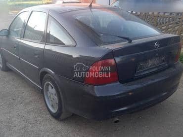 Opel Vectra B 1.8 -  kompletan auto u delovima