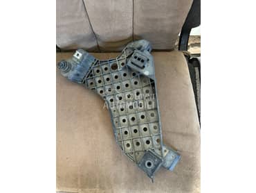 Levi nosac fara za Audi Q3