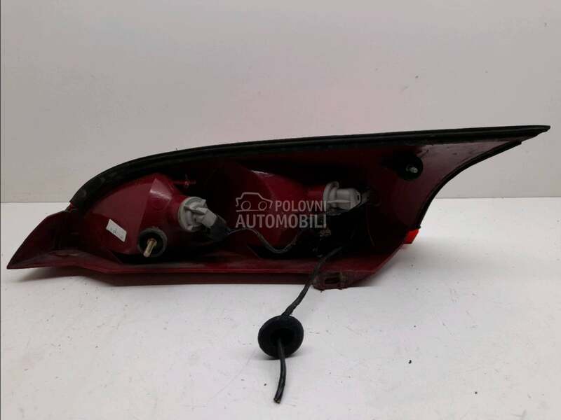 Stop svetlo desno (hečbek)