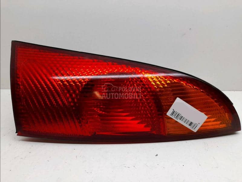 Stop svetlo desno (hečbek)