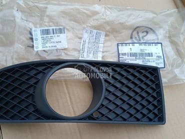 Desna rešetka u braniku za Volkswagen Polo od 1999. do 2001. god.