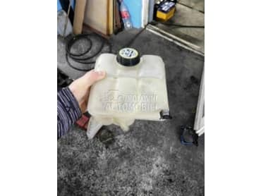 Posuda za antifriz za Ford Focus od 2011. do 2017. god.