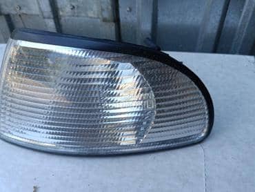 Migavac levi beli (Valeo tip) za Audi A4 od 1995. do 1999. god.