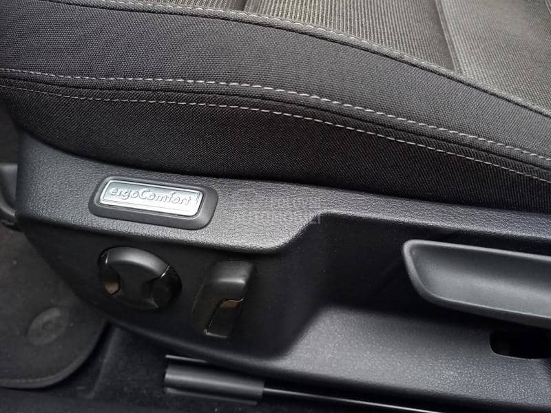 Volkswagen Passat B8 1.6 TDI OČUVAN