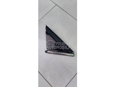 trougao plastika  krila za Fiat 500