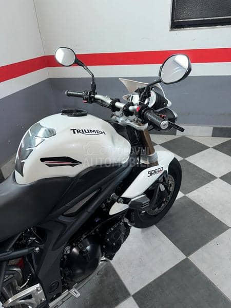 Triumph Speed triple 1050