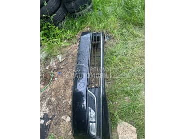 Branik prednji crn za Volkswagen Passat B7 od 2011. do 2015. god.