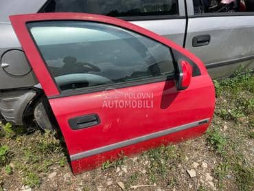 desna vrata dobra Nigde udaren za Opel Astra G od 2001. do 2007. god.