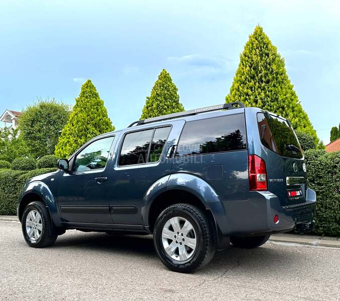 Nissan Pathfinder XE SPECIAL CH