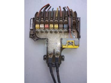 Kutija osigurača 1.6 hdi za Citroen C4 Grand Picasso, C4 Picasso od 2007. do 2012. god.