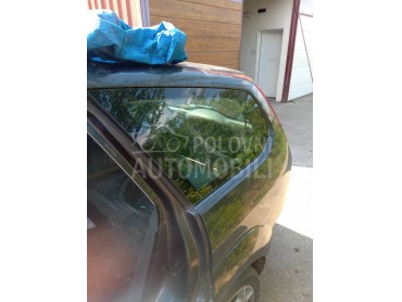 Staklo gepeka za Ford Focus od 2004. do 2010. god.