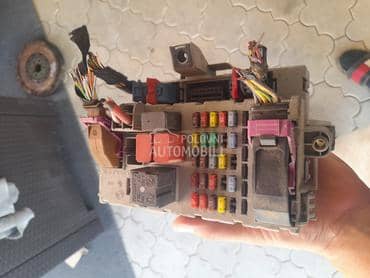 Kutija osigurača u kabini za Zastava 10 od 2004. do 2010. god.