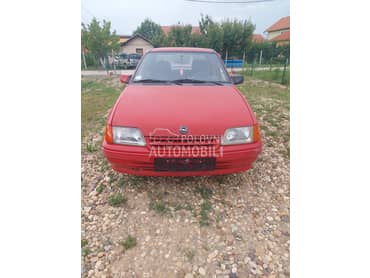 Opel Kadett -  kompletan auto u delovima