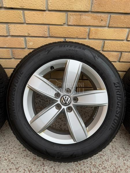 Bridgestone 215/65 R17 Zimska