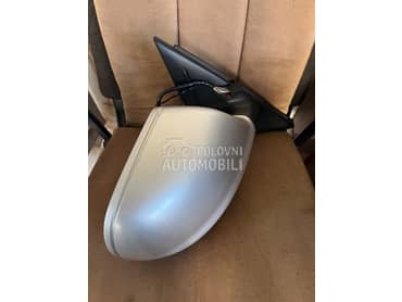 Desni retrovizor sa sklapanjem za Audi Q5 od 2008. do 2016. god.