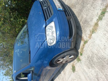 Volkswagen Touran -  kompletan auto u delovima