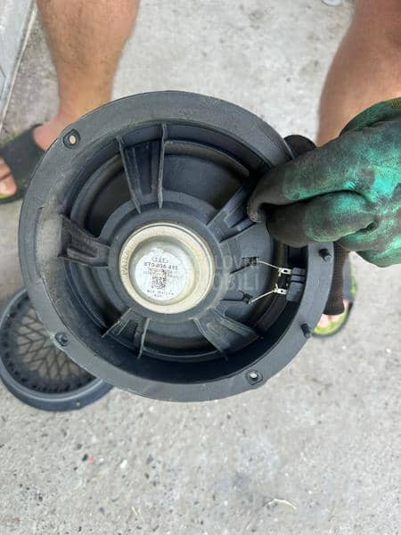 Zvučnici prednji u vratima