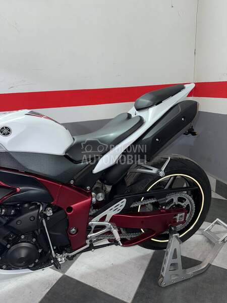Yamaha Yzf r1
