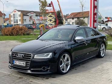 Audi S8 