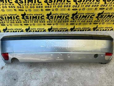 Branik zadnji sivi (hečbek) za Ford Focus od 2001. do 2003. god.