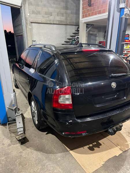 Škoda Octavia 1.6 d -  kompletan auto u delovima