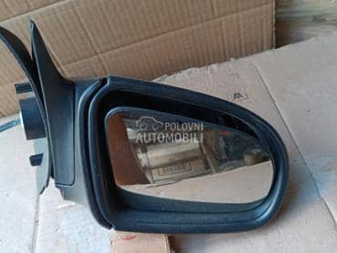 Desni mehanicki retrovizor za Opel Corsa B od 1993. do 1999. god.