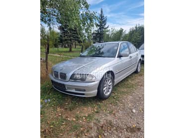 BMW 318 -  kompletan auto u delovima