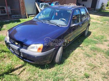 Ford Fiesta 2001. god. -  kompletan auto u delovima