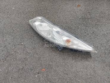 desni far za Nissan Juke od 2010. do 2015. god.