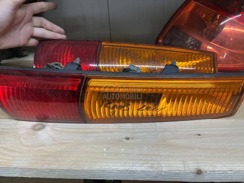 Stop svetlo levo i desno