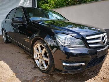 Mercedes Benz C Klasa W204 -  kompletan auto u delovima