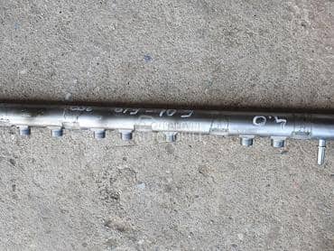 Reil ili razdeljnik goriva 4.0 za BMW 740 od 2009. do 2014. god.