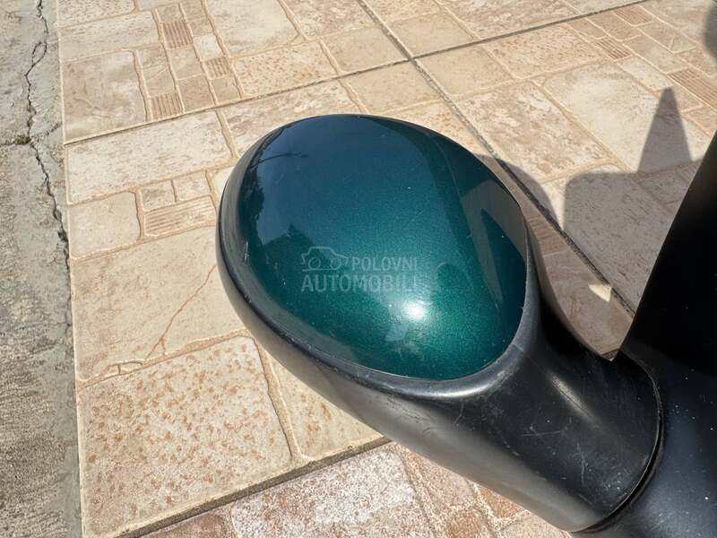 Retrovizor desni električni