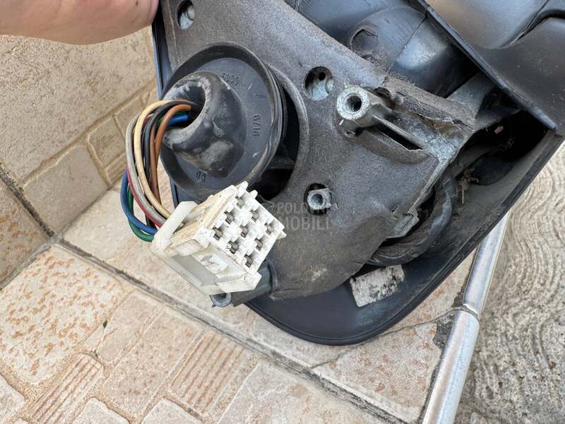 Retrovizor desni električni