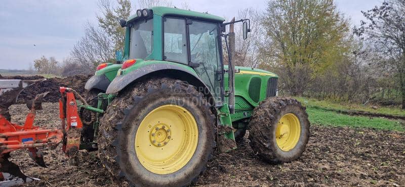 John Deere 6820