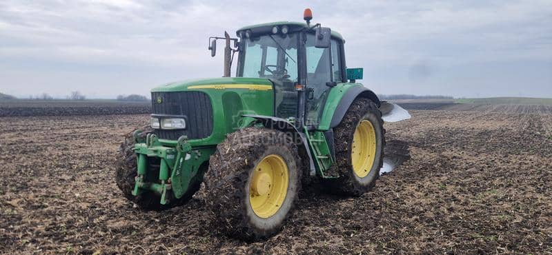 John Deere 6820