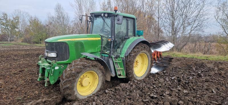 John Deere 6820