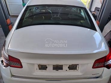 HAUBA ZADNJA PERLA BELA za Citroen C5 od 2008. do 2017. god.