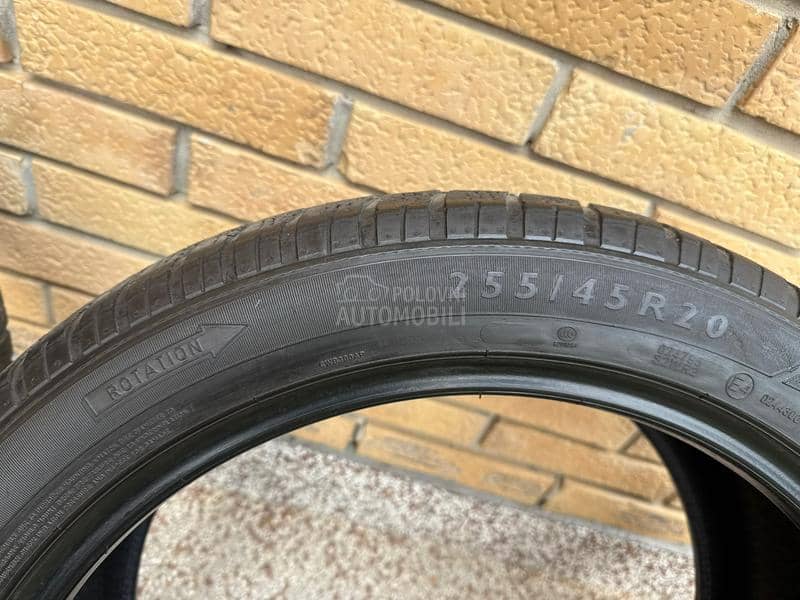 Dunlop 255/45 R20 Zimska