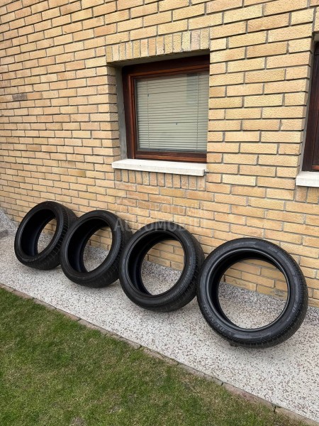 Dunlop 255/45 R20 Zimska