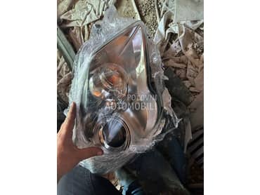 Far ksenon desni za Volkswagen Touran od 2008. do 2010. god.