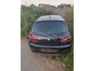 Zadnji branik crni ristajling za Alfa Romeo 147 od 2005. do 2010. god.