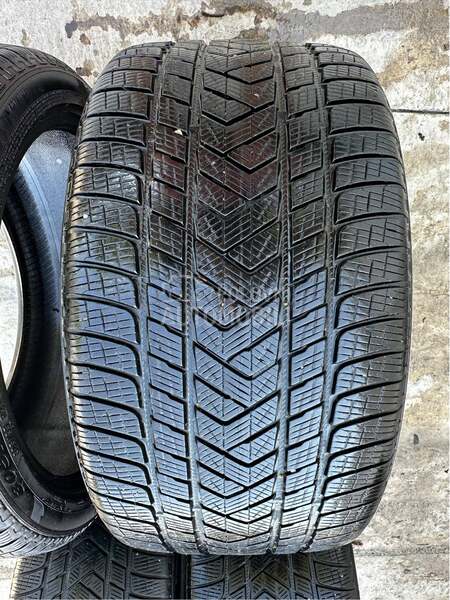 Pirelli 305/35 R21 Zimska