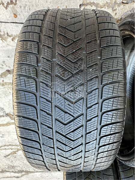 Pirelli 305/35 R21 Zimska