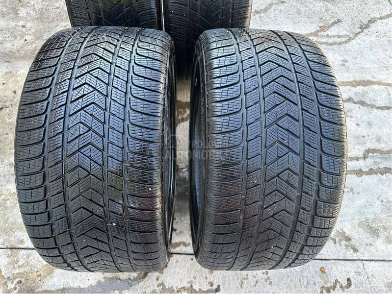 Pirelli 305/35 R21 Zimska