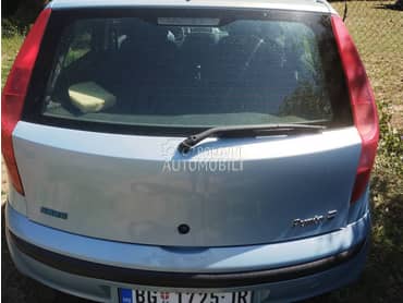 Fiat Punto -  kompletan auto u delovima