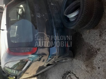 Opel Corsa C -  kompletan auto u delovima